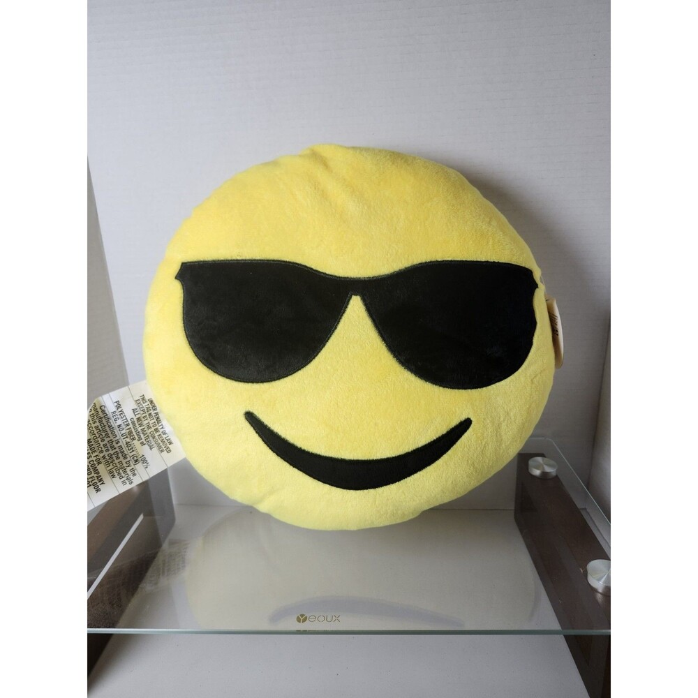 Smiley Face Emoji Round Throw Pillow, Plush Vintage Size 12.6 Inches